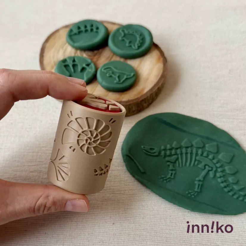 Sada tiskátek s válečkem | Dinosauří stopy